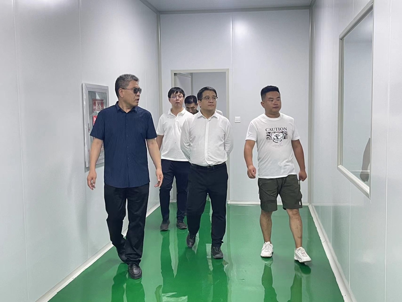 石嘴山市惠農(nóng)區(qū)委副書記、區(qū)長馬仲武 蒞臨寧夏興康恒潤農(nóng)業(yè)科技發(fā)展有限公司指導工作