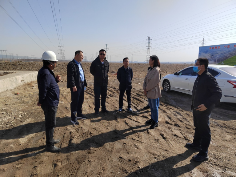 石嘴山市科技局黨組書記、局長周福禎，惠農(nóng)區(qū)委常委、組織部部長杜春紅到興康恒潤調(diào)研