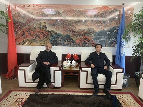 白求恩醫(yī)療隊(duì)隊(duì)長(zhǎng)艾尼瓦爾·買(mǎi)買(mǎi)提先生到訪(fǎng)北京岳氏集團(tuán)